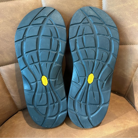 Chacos Mens size 13 - Picture 3 of 7